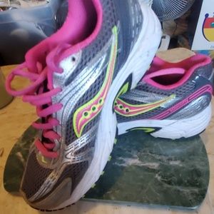 Saucony Oasis sneakers